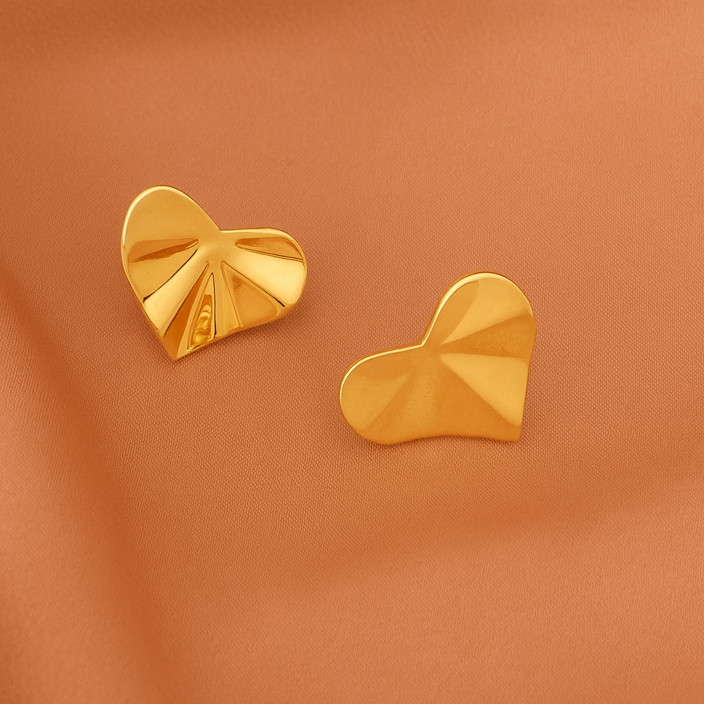 Brinco Coração Folheado a Ouro, Joia Feminina Minimalista, Presente Especial e Versátil