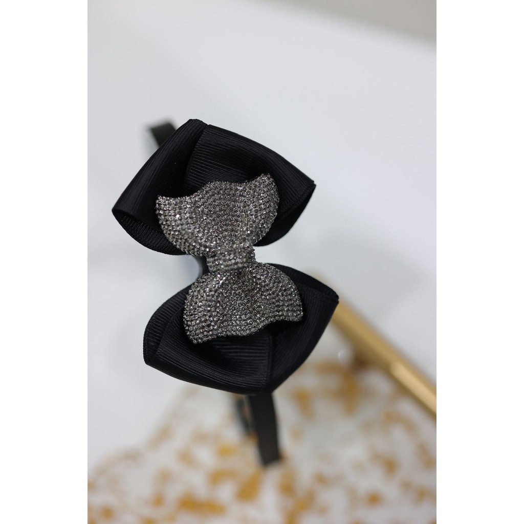 Tiara de luxo / Arco infantil/ Tiara  infantil  com strass /Laço preto infantil  / Diadema / festas / Tiara C preta