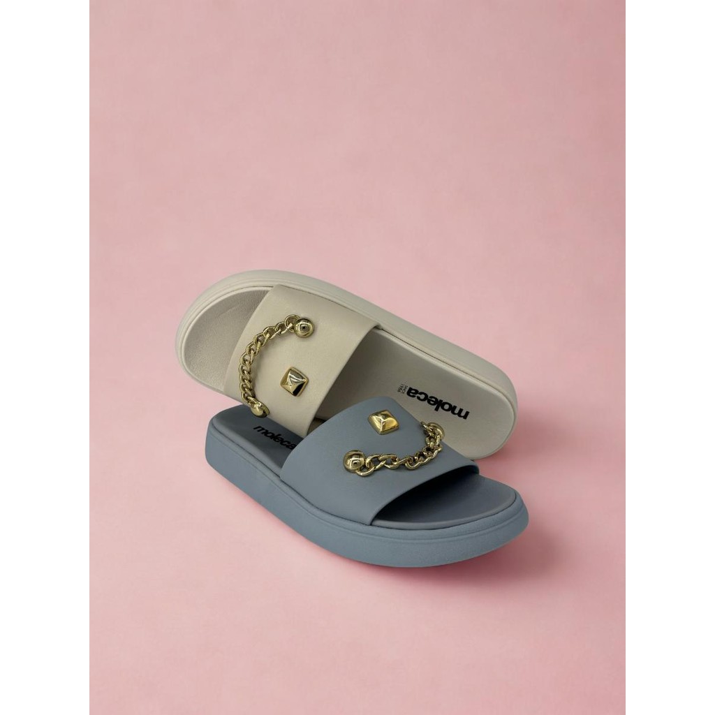 Chinelo Slide Feminino Moleca com Corrente Dourada e Detalhes em Tachas