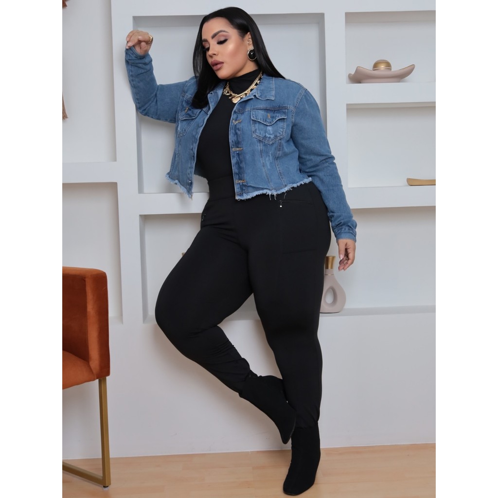 Jaqueta Cropped Jeans Feminina Plus Size Azul Médio G1 ao G4 — imagem 2 de 2