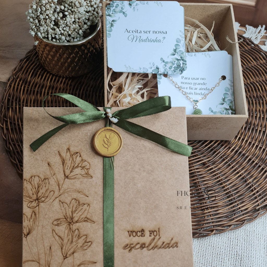 Caixa Convite MADRINHA SOLTEIRA Decorada com Lacre de Cera e Pulseira e Tags