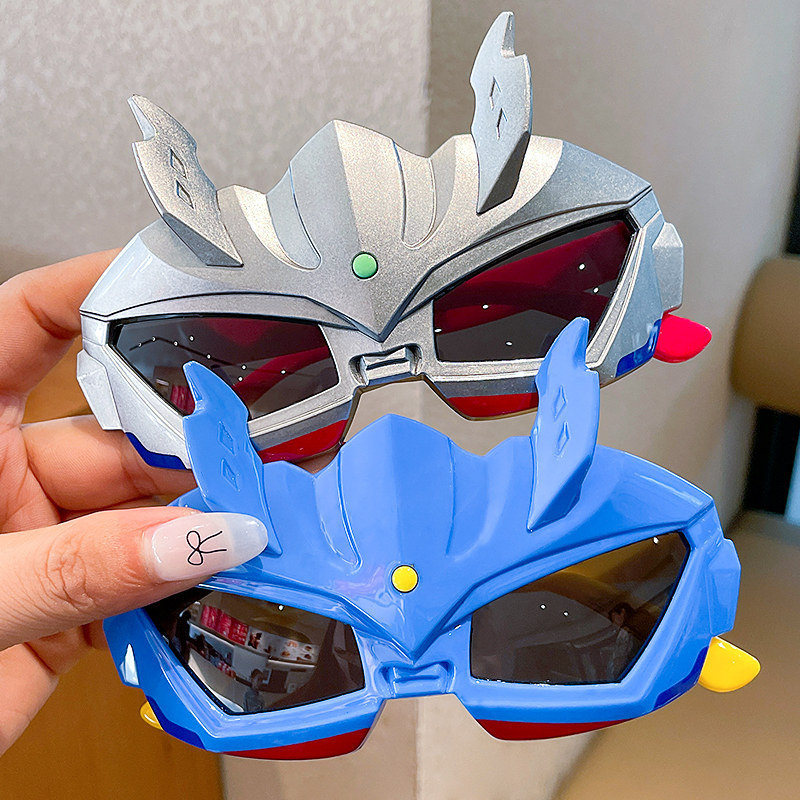 Bonito Cyro Ultraman óculos de sol crianças moda óculos de sol menino engraçado na moda legal óculos atacado 2025 novo e