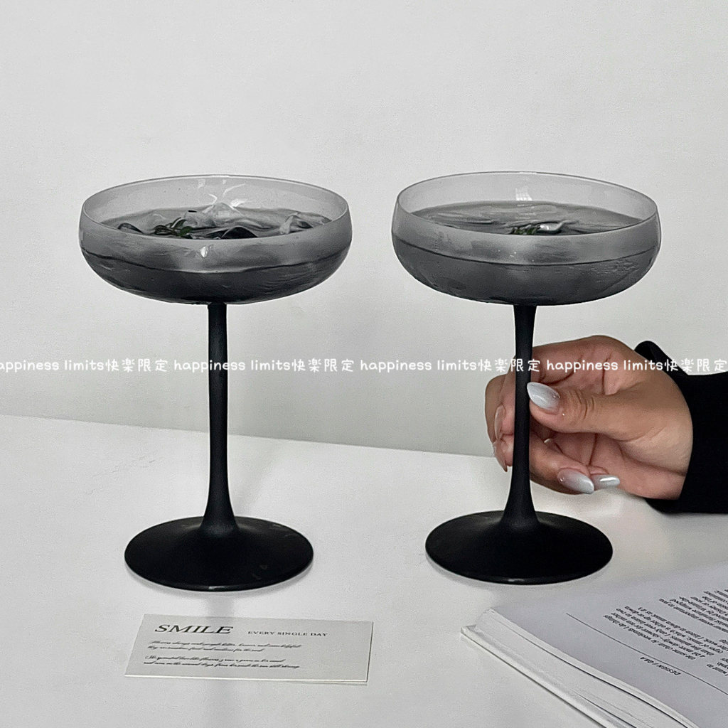 Taça de Coquetel Martini Copo para Drinks 220ml Vidro Fosco com Degradê Feito à Mão para Bar em Casa ou Festas