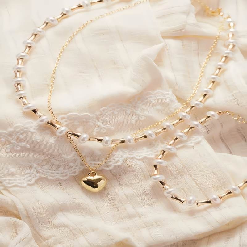 Conjunto colar e pulseira de pérolas com pingentes
