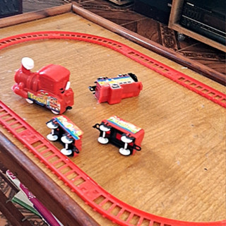 TB Brinquedos trem menino e menina Trenzinho infantil com luz e som  Locomotiva com 3 vagões em Oferta na Shopee