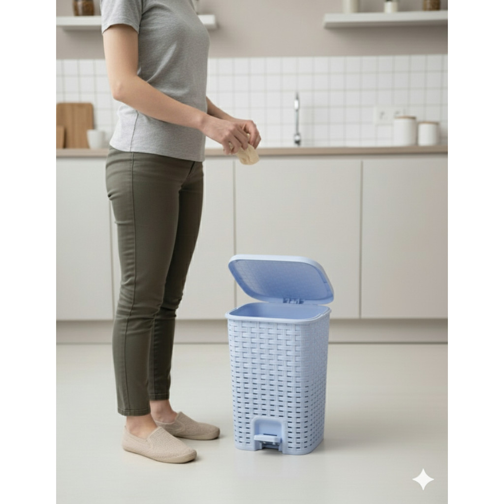 Lixeira Smart média com pedal 15l sistema amortecedor para pia cozinha banheiro cesto removivel branca