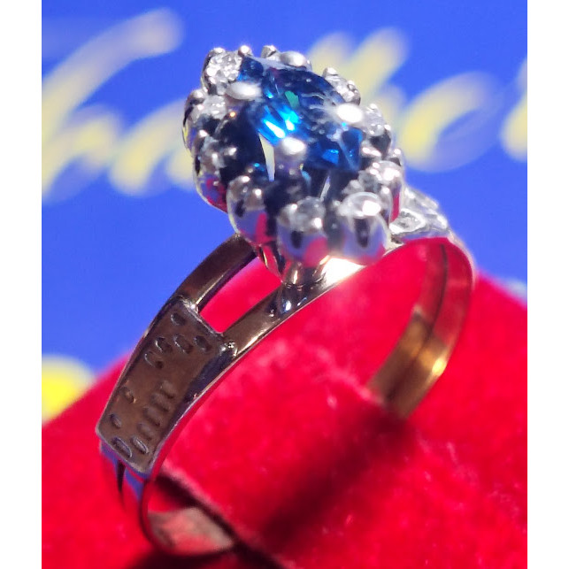 Anel Formatura Navete 9 x 10 mm Ouro 18 Kilates Cabeça Prata 950 Peso 1.80 Gramas Pedras Zircônias 1 mm mm