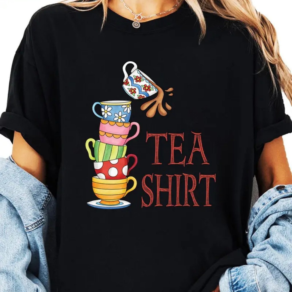 Camiseta gráfica 'Tea Shirt' para mujer - Top casual de manga corta con cuello redondo y diseño de taza de té colorido