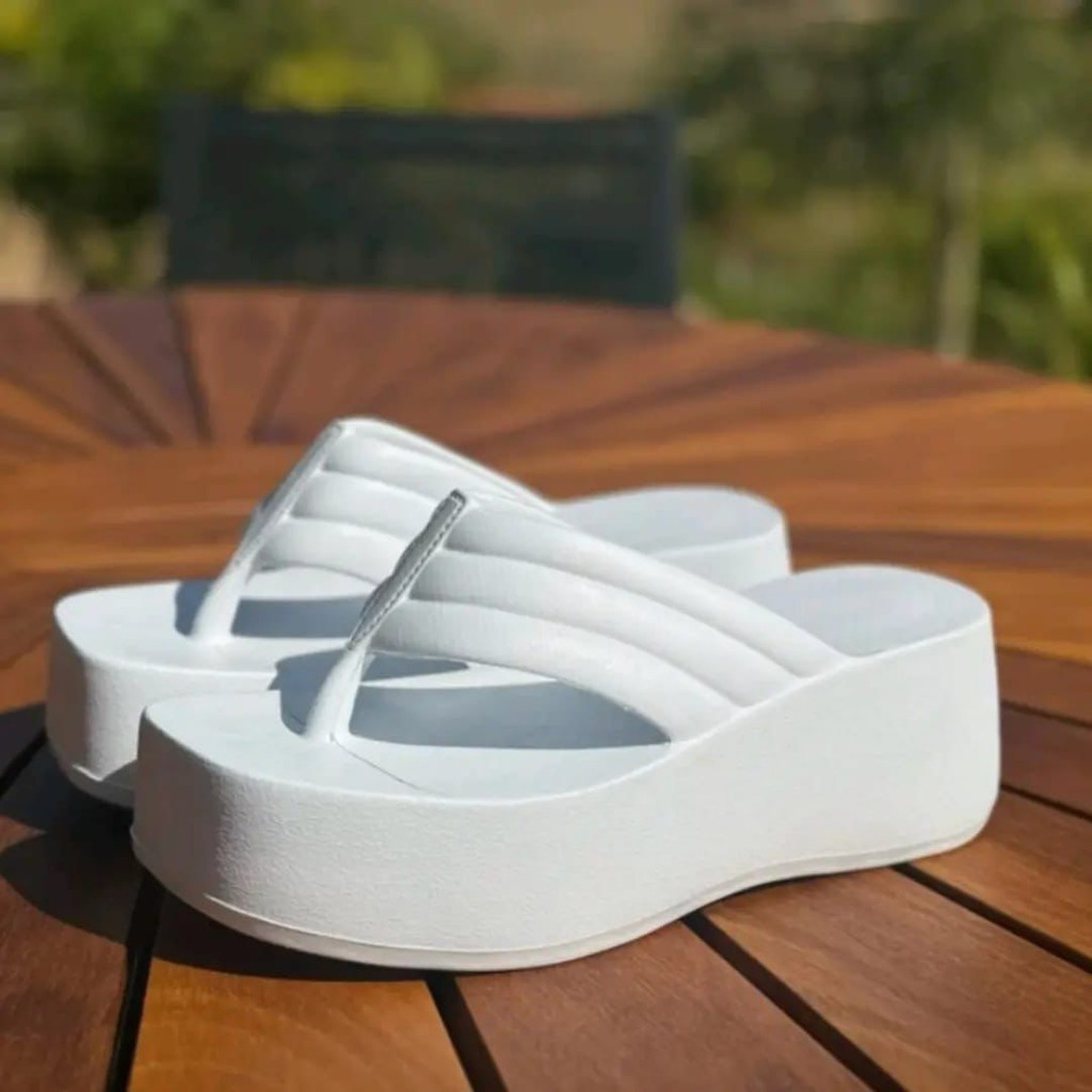 Chinelo Plataforma Feminino Delta Casual Tendência Do Momento
