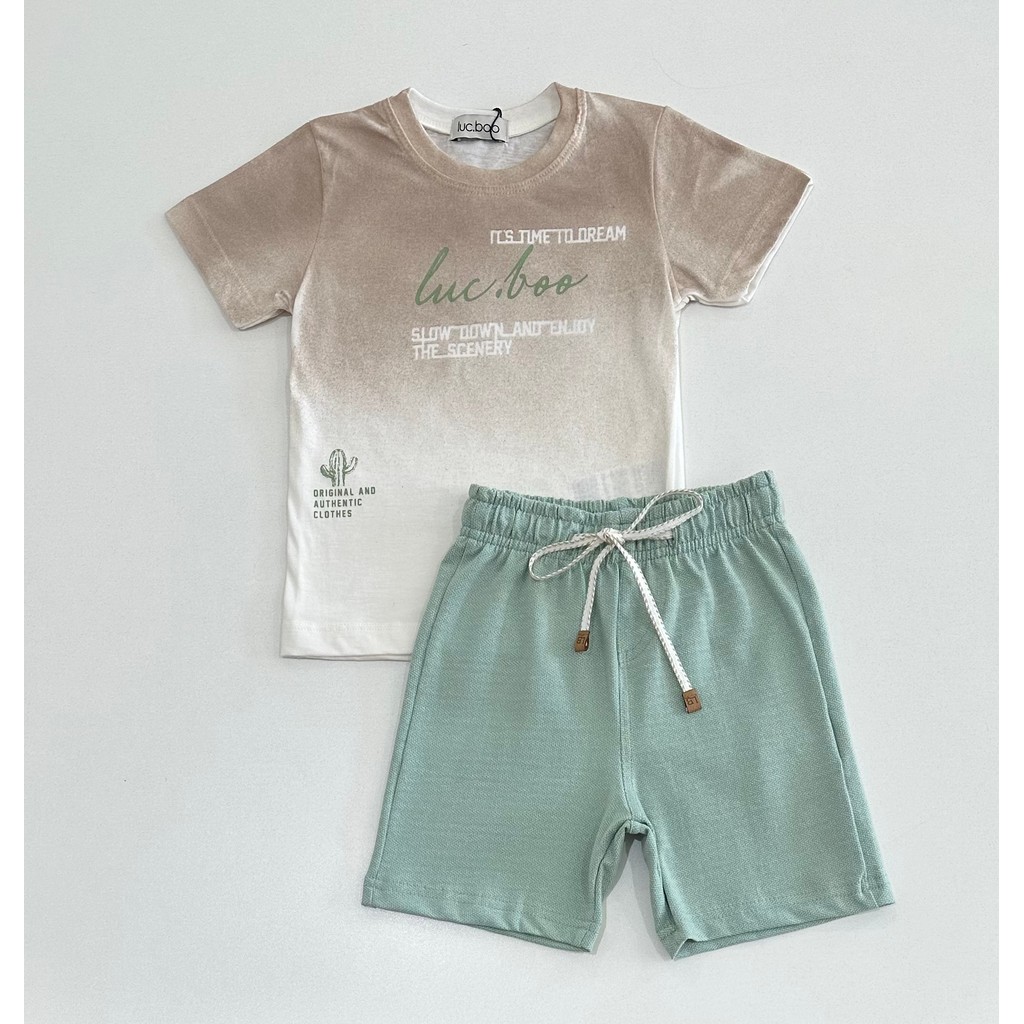 Conjunto 2/14 Luc.Boo Camiseta Bege Estampa Tipográfica e Bermuda Verde