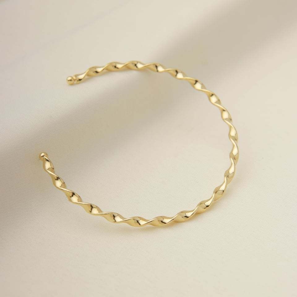Pulseira Bracelete Regulável Aberto Dourado Design Torcido Moderno Feminino Folheado a Ouro 18k