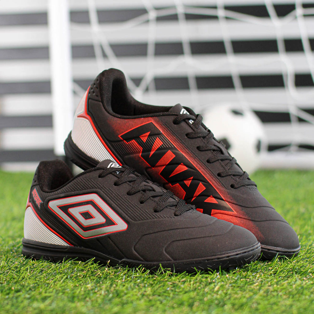 Chuteira Umbro Society Attak III Preto Branco e Vermelho · foto 2