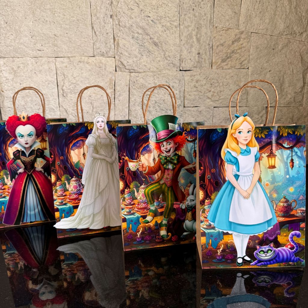 Kit Sacolas kraft sacolinha surpresa Alice no pais das maravilhas personalizada