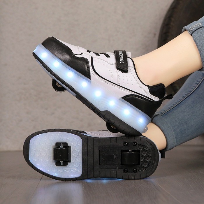 Novos sapatos de fuga das crianças verão polia de salto duplo sapatos recarregáveis rodas invisíveis patins adultos