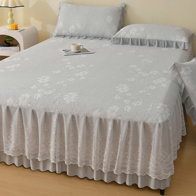 Conjunto de três peças de tapete fresco de seda gelada estilo princesa saia de cama estilo colcha antiderrapante domésti