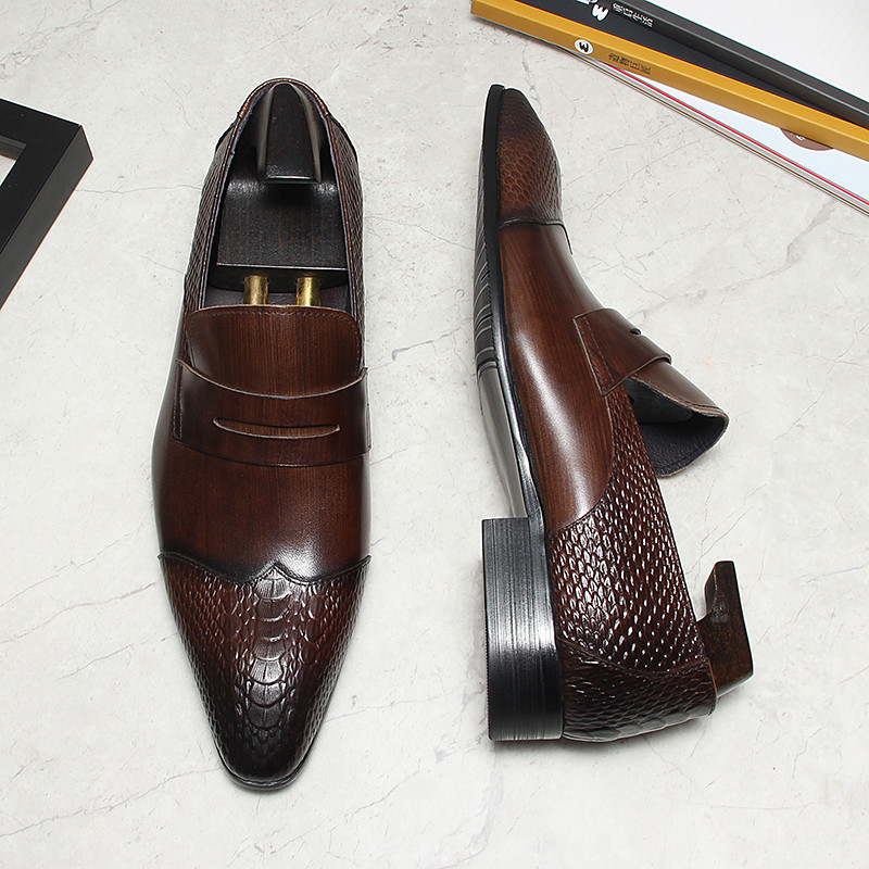 Estilo britânico couro genuíno apontou Toe mocassins masculinos deslizamento-On negócios sapatos de couro casuais respir