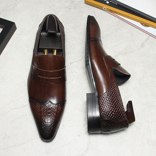 Estilo britânico couro genuíno apontou Toe mocassins masculinos deslizamento-On negócios sapatos de couro casuais respir