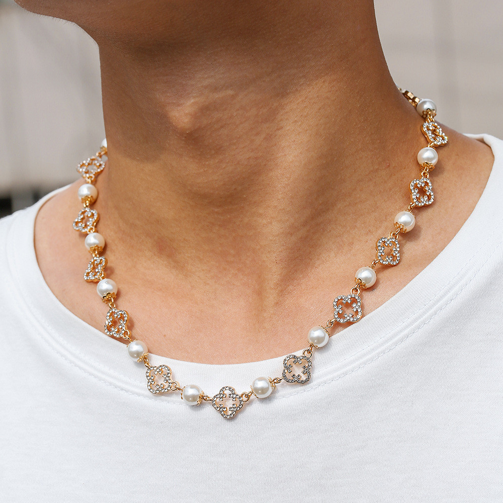 Colar feminino colar imitação de pérola oco pequena flor costura colar luz luxo nicho diamante trevo de quatro folhas cl