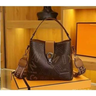 Bolsa feminina de tamanho médio, pode ser usada a tiracolo ou sobre o ombro, com um compartimento central MD7O.