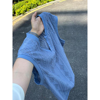 Azul texturizado oco com decote em v colete masculino verão estilo fino respirável sem mangas camiseta Design esportes c