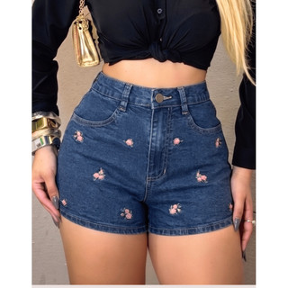 Short Jeans Feminino Com Lycra Empina Bumbum Premium Bordado Floral Cós Alto Modela o Corpo Delicado