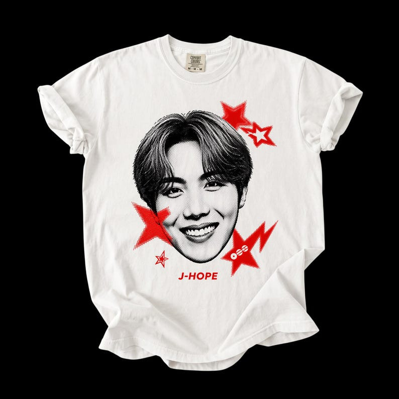 Camiseta Feminina Estampa de Personagem com Estrelas Vermelhas Moderna Confortável Estilosa Tendência