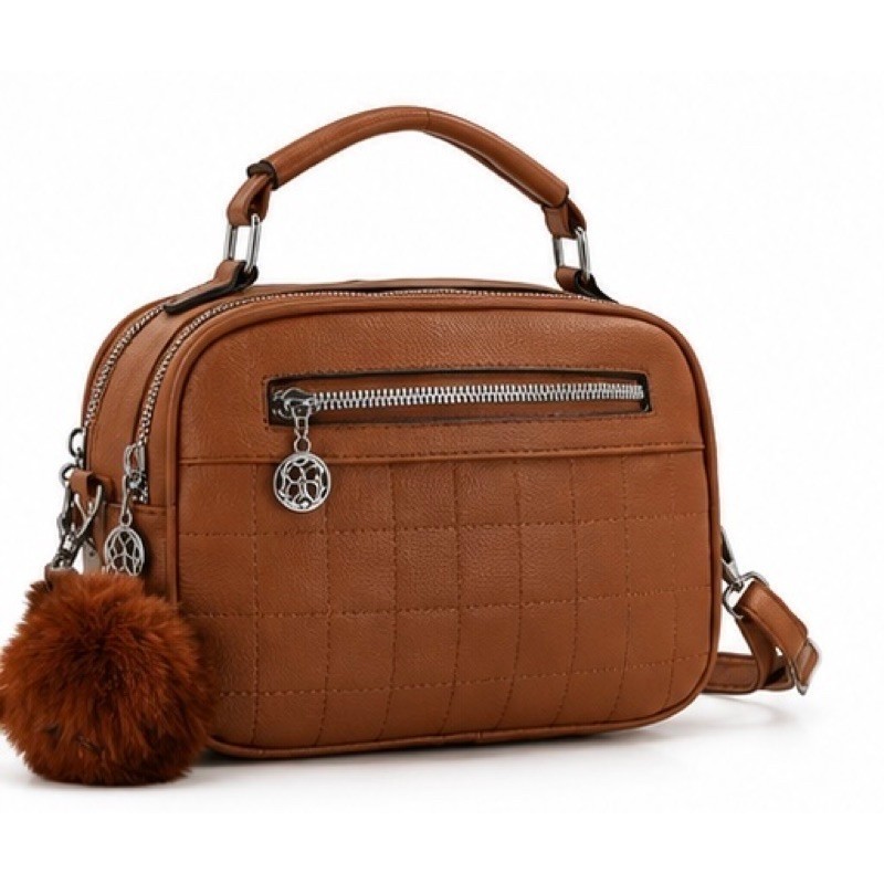 Bolsa Feminina com Alça Lateral Transversal matelassê Faixa de Mão de Couro Sintético Pompom