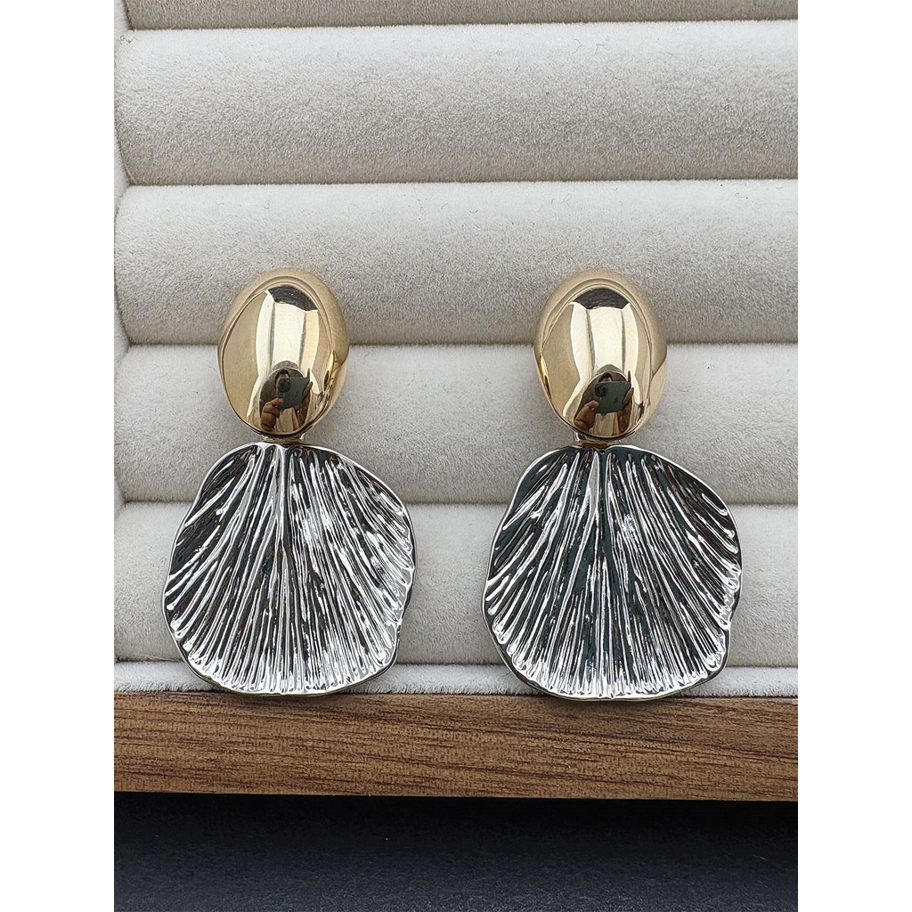 Contraste cor textura Ginkgo folha brincos 2026 novo estilo luz luxo High-End Retro brincos de Metal feminino rosto brin