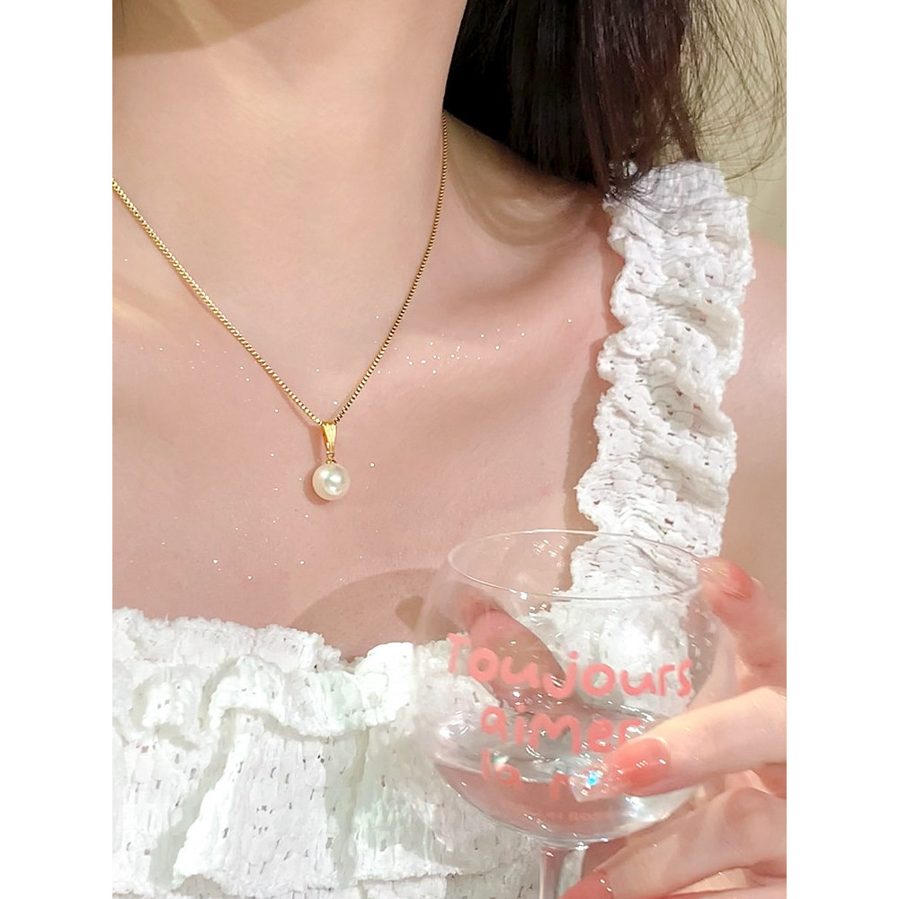 Um colar de pérolas brancas luz luxo nicho titânio aço colar feminino clavícula corrente rosa preto pérola colar pingent