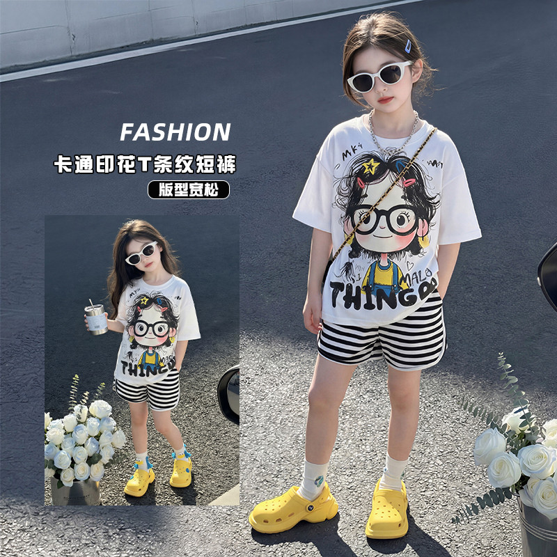 Meninas terno de verão 2026 novo estilo moda crianças Casual dos desenhos animados camiseta listrado Shorts fino terno d