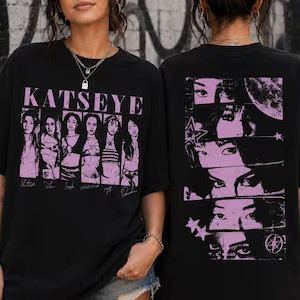 Camiseta Masculina Feminina Oversized Estampa Katseye Frente e Verso Estampa Roxa Vintage, Camiseta Streetwear Kpop