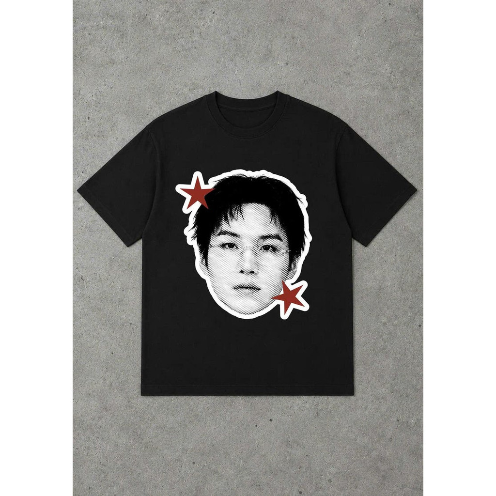 Camiseta Feminina Com Estampa de Imagem Facial e Estrelas Moderna Confortável Estilosa Tendência