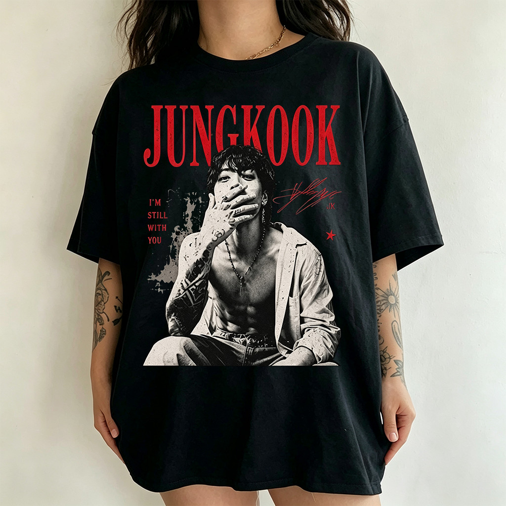 Camiseta Feminina Estampa Artística de Jungkook Moderna Confortável e Estilosa Moda Feminina Casual