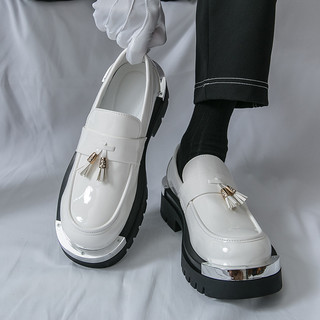 Novo estilo Preppy britânico decoração de Metal sapatos de couro de borla de sola grossa sapatos de casamento masculinos