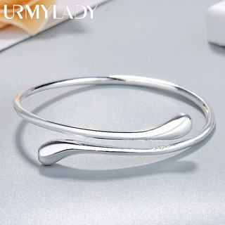 Pulseira Charme em prata de lei 925, design moderno em forma de gota de água, ideal para usar em festas.