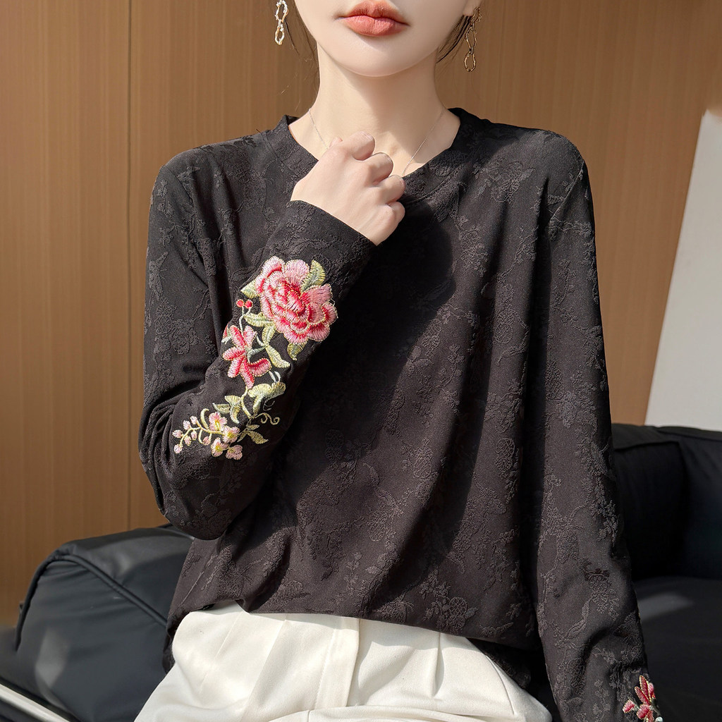 Camiseta feminina de manga comprida bordada Top tamanho grande solto estilo chinês estilo ocidental fundo mais magro olh