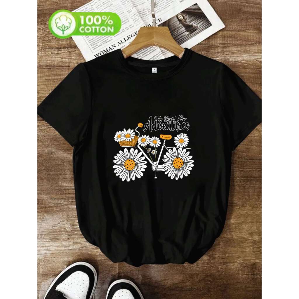 Camiseta Feminina Vintage 1960s Margaridas Bicicleta Retrô Estampada Preta Confortável Estilosa Romântica Moda Verão