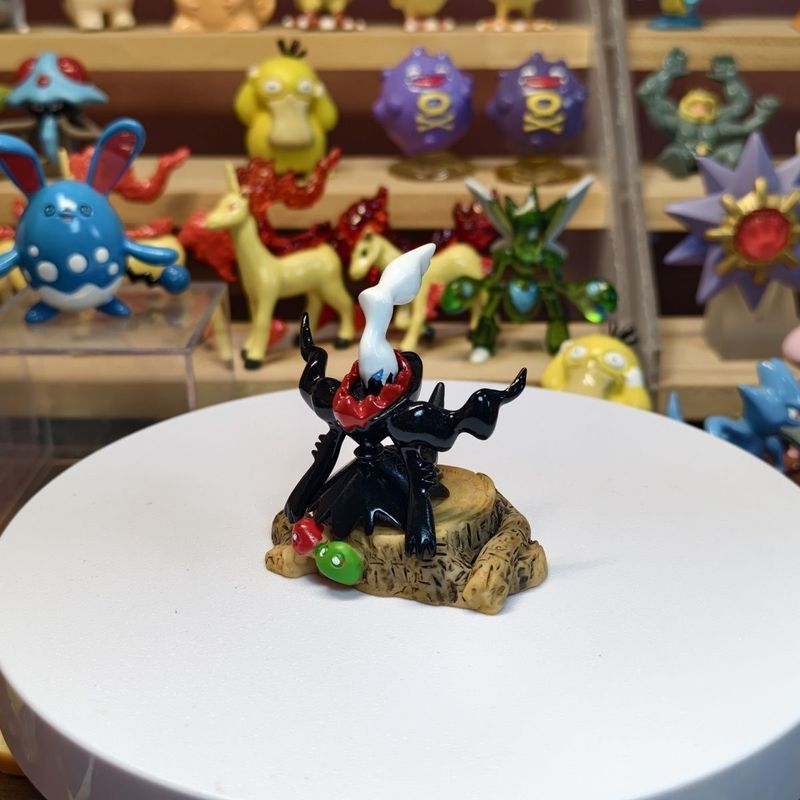 Produto mais vendido Pokémon Darkrai MC Figura feita de resina PU de alta qualidade estilo óleo brilhante elfo lendário 