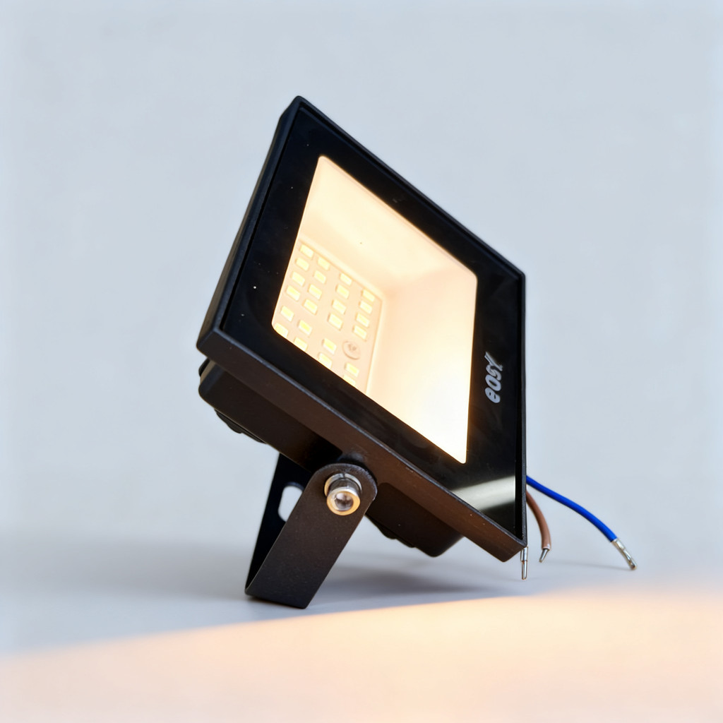 Refletor LED 100W Bivolt IP65 Branca Fria 6500K Área Externa Branco — Achadinhos da Biiaa