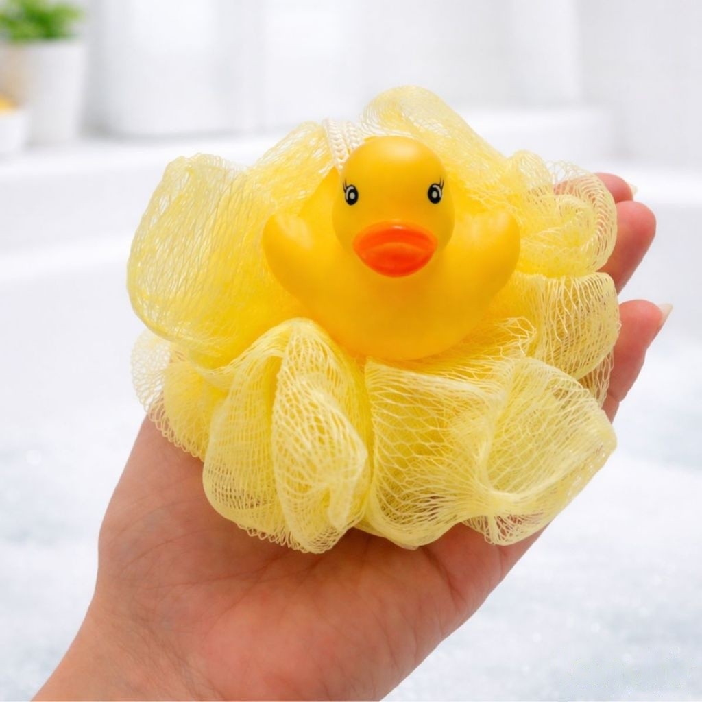 Esponja de Banho Nylon Infantil com Patinho – Bucha de Banho Macia com Cordão | Ideal para Bebês e Crianças