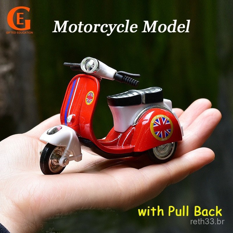 Modelo de motocicleta Vespa de estilo retrô, dirigida por uma mulher, trem de brinquedo, com rodas que deslizam.