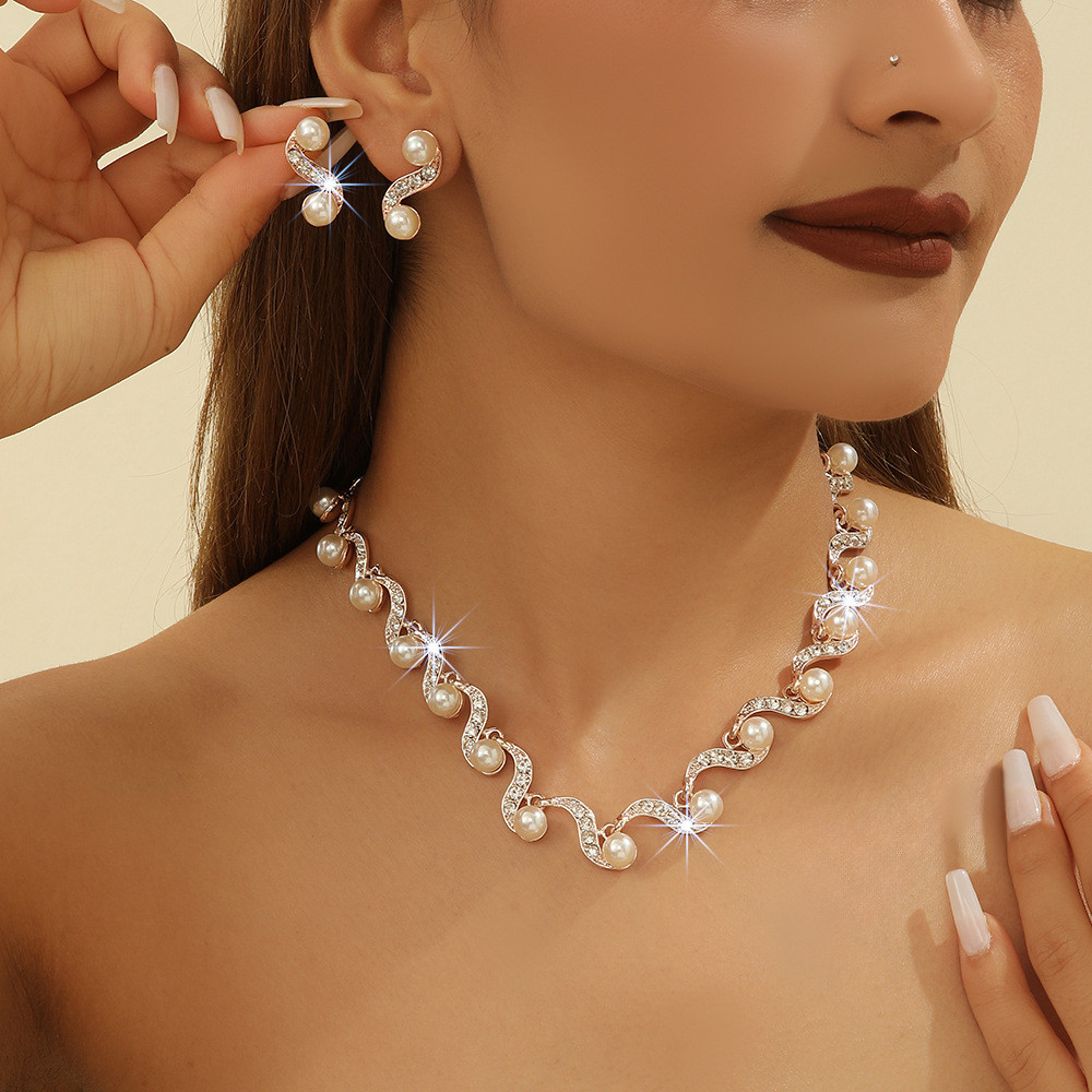 Colar feminino elegante conjunto de diamantes moda luxo leve colar de pérola brincos