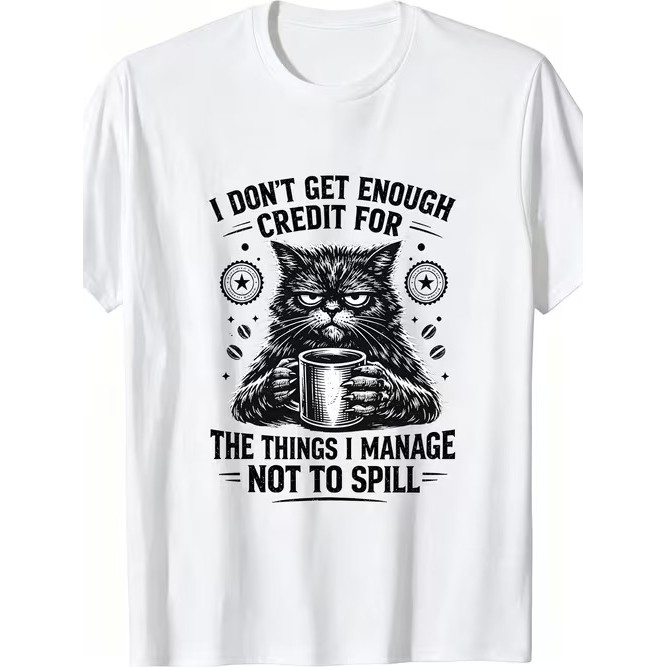 Camiseta Manga Curta Estampada Gato Bebendo Café Divertida Confortável Estilosa Premium para Uso Casual Moda Tendência