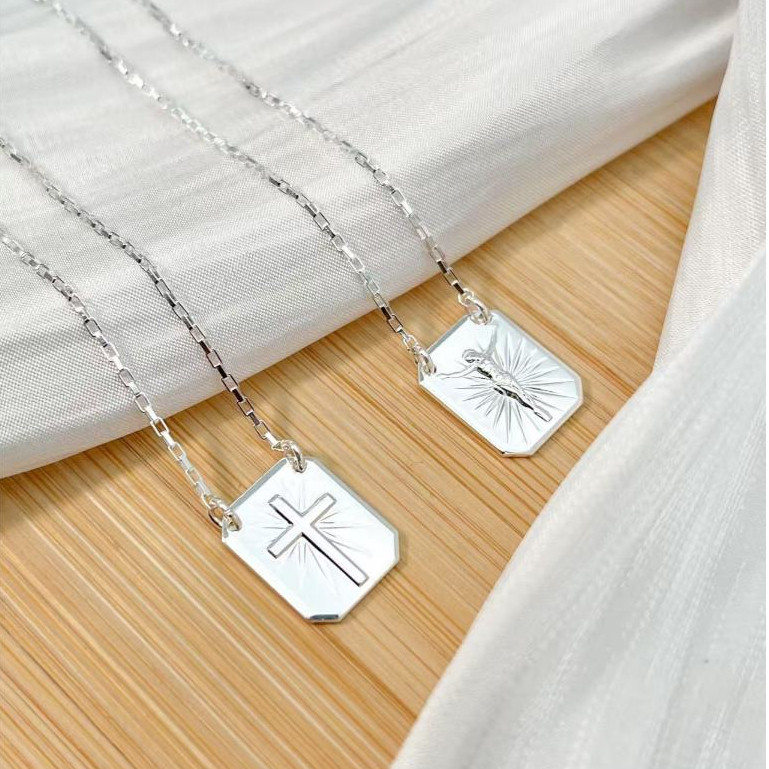 Escapulário Corrente Masculino com Placa Cruz e Jesus Cristo Crucifixo Banhado a Prata 925