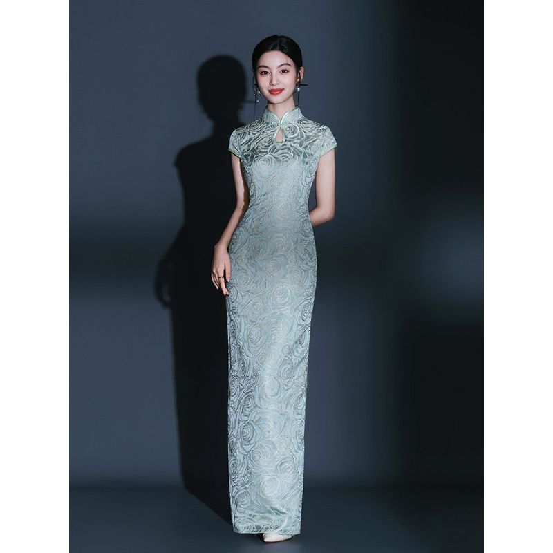 New Chinese-style improved cheongsam 2026 model, high-end elegant printed outfit for runway shows, suitable for daily we