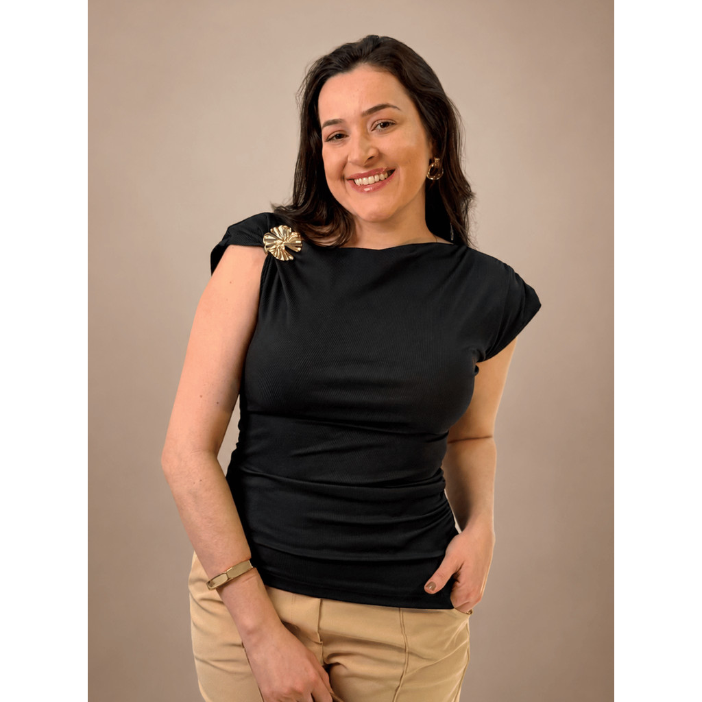 Blusa Feminina Canelada Muscle Tee Fivela Dourada Assimetrica Casual Elegante Confortavel Verao