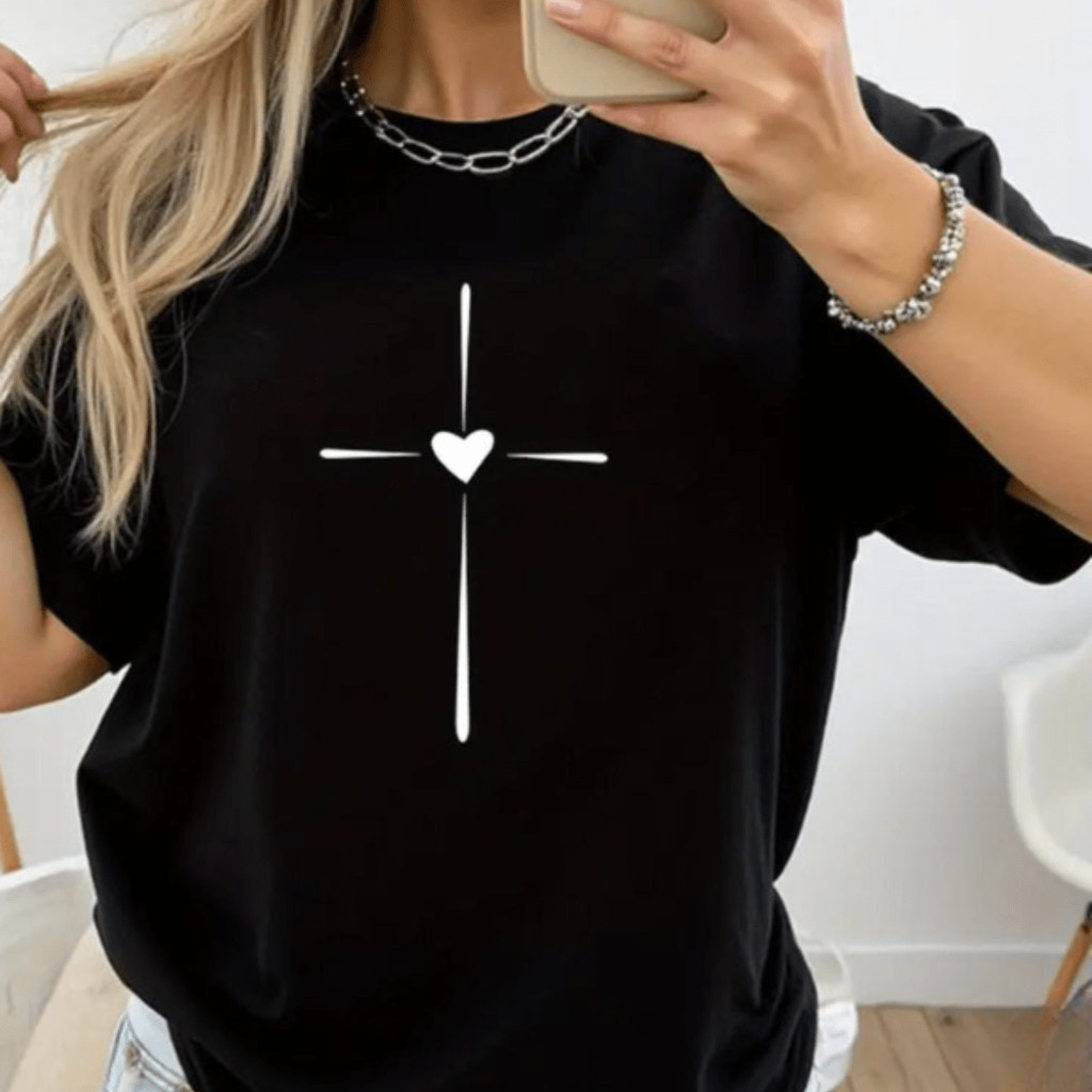 Blusa Camiseta T-shirt Feminina Cruz Coração Religião Católica Uso Diário Minimalista Camisa Streetwear