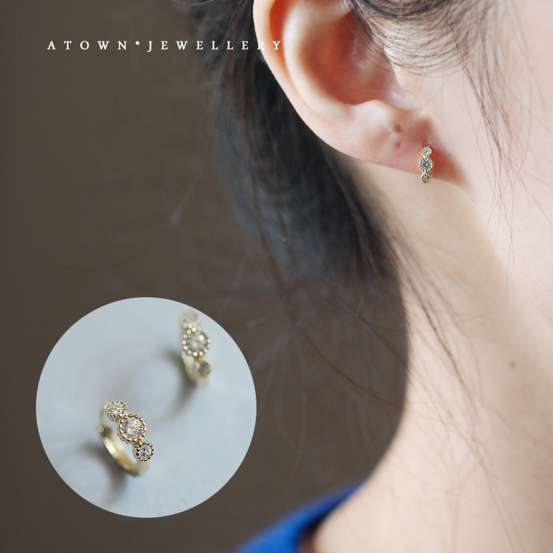 R bolo romântico lado três brincos de diamante S925 prata esterlina piscando brincos de diamante bonito temperamento Min