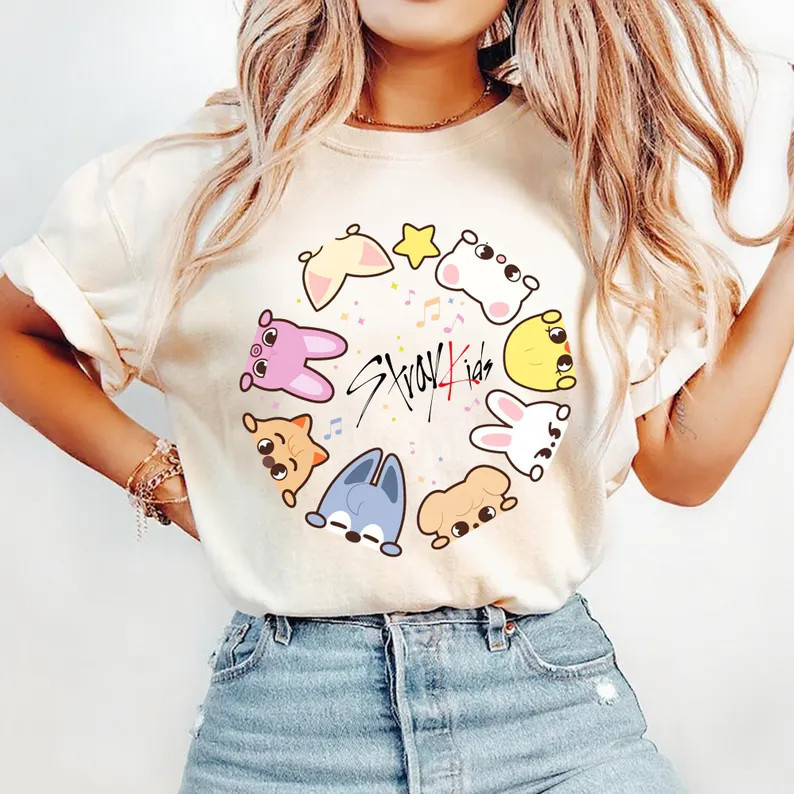 Camiseta Masculina Feminina Oversized Estampa Stray Kids Personagens SKZOO em T-shirt Streetwear Kpop BearStreetwear