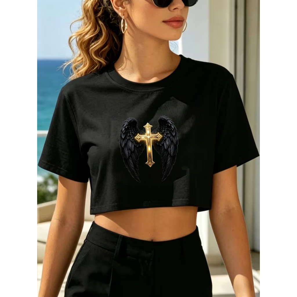 Camiseta Cropped Preta Com Estampa De Cruz Dourada Com Asas Pretas croped camisa do brasil feminina blusa do brasil femi